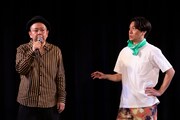 サルゴリラ単独ライブ「カレー＆ラーメン2」の様子。（写真提供：吉本興業）
