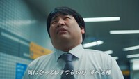 ヨネダ2000が出演するWeb CM「KINISHINAI by 金麦のオフ」のワンシーン。