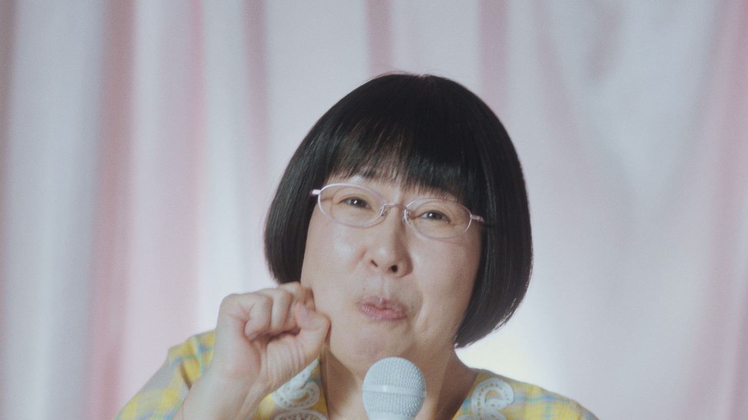サントリー烏龍茶OTPPの新Web CM「江里子の幸福」編のワンシーン。