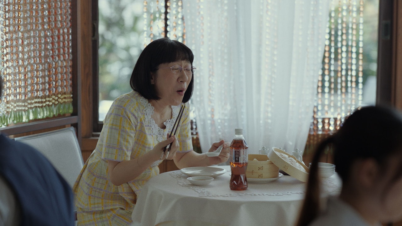 阿佐ヶ谷姉妹がサントリー烏龍茶CMオマージュ、中国語歌唱に挑戦「ごほうびに月餅いただきました」