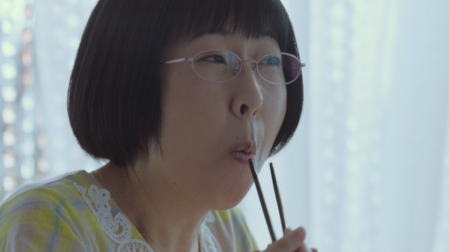 サントリー烏龍茶OTPPの新Web CM「美穂の幸福」編のワンシーン。