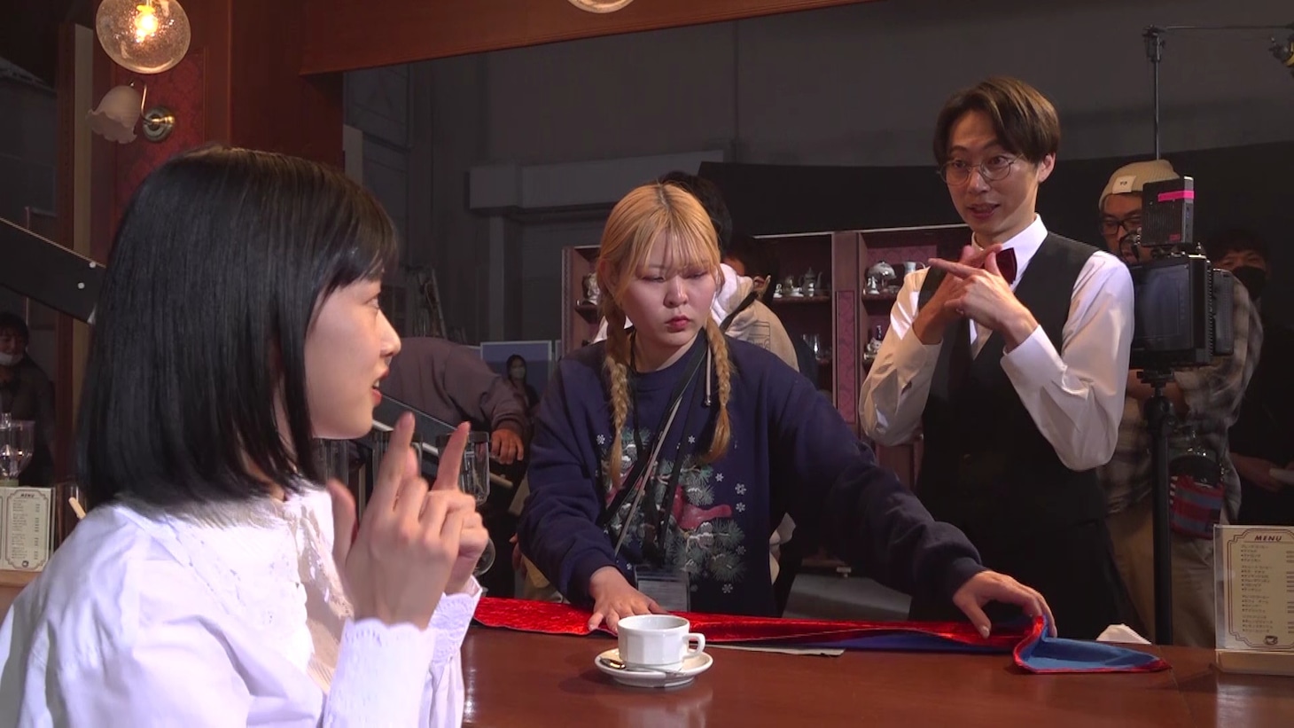 Webドラマ「喫茶ピクセル」撮影中の様子。