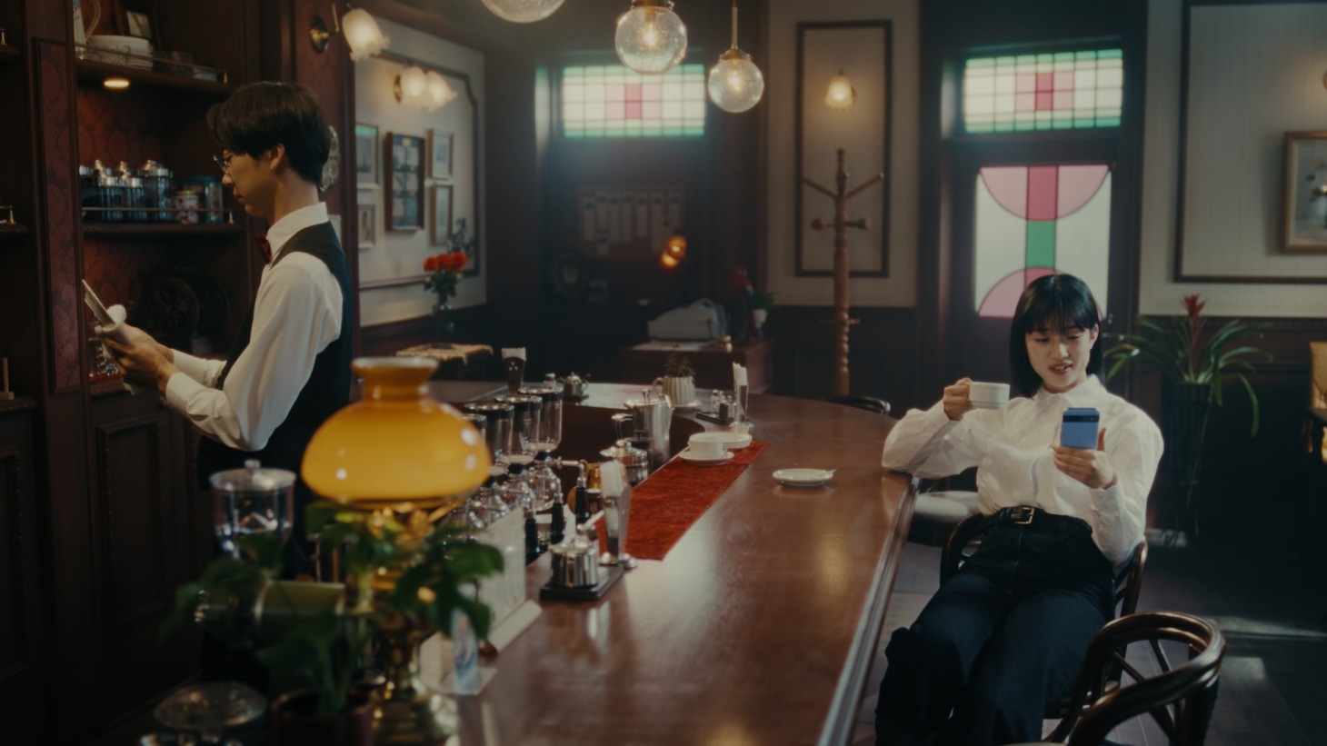 Webドラマ「喫茶ピクセル」のワンシーン。