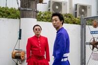 ラバーガール扮する二度見ヤンキー。(c)日本テレビ