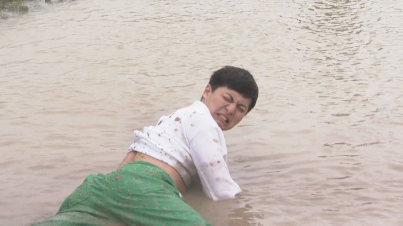 空前メテオの人生初ロケは豪雨、田んぼで泥まみれに