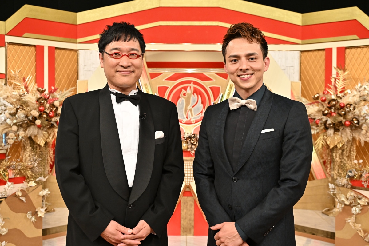 南海キャンディーズ山里と満島真之介。(c)TBS