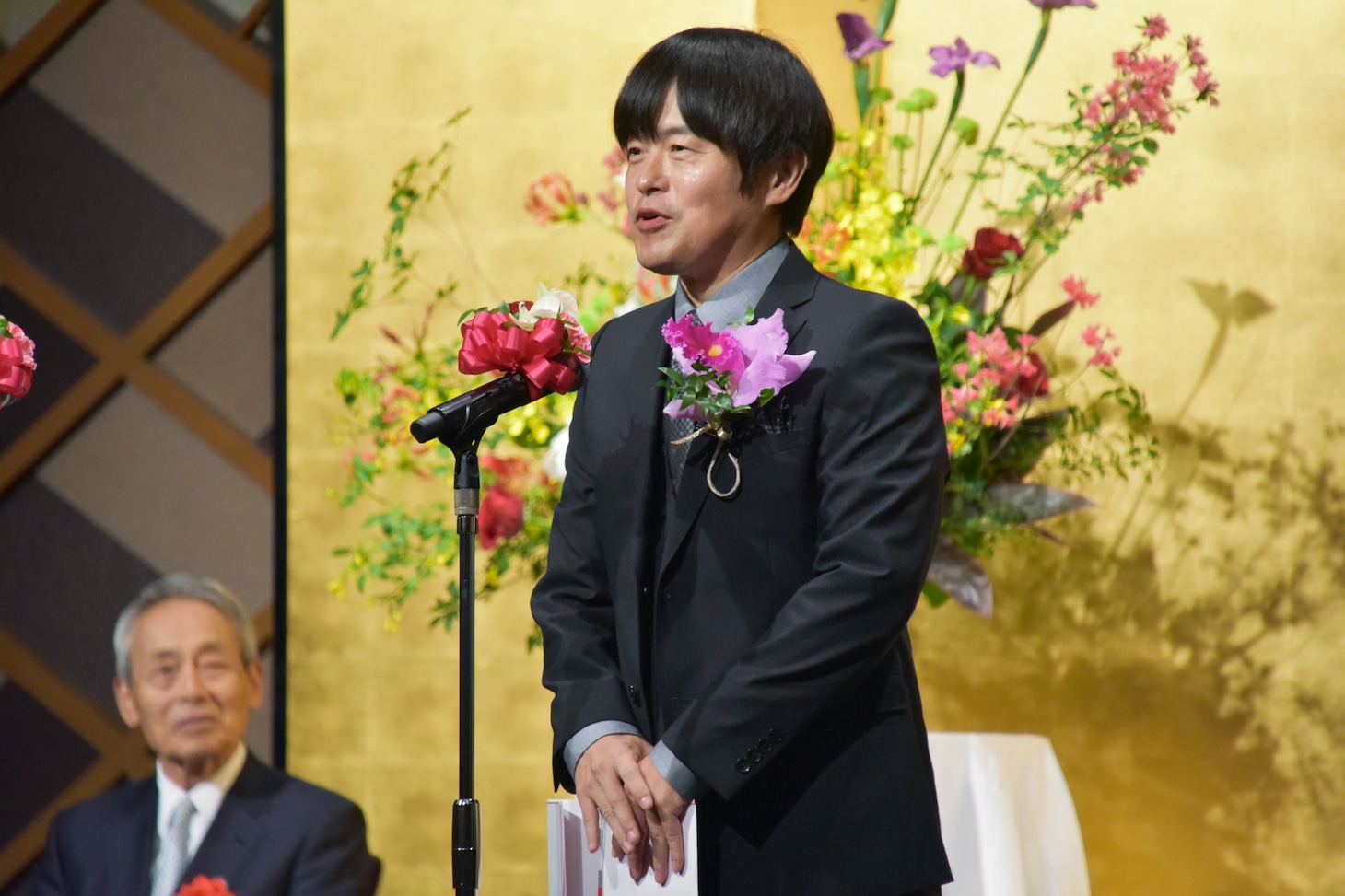 第32回「橋田賞」授賞式に出席したバカリズム。
