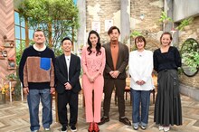 「『私のベストバイ』～偏愛プレゼンターによるプレゼンSHOW～」に出演する（左から）カミナリ、森泉、アルコ＆ピース平子、中村仁美、西山茉希。(c)TBS