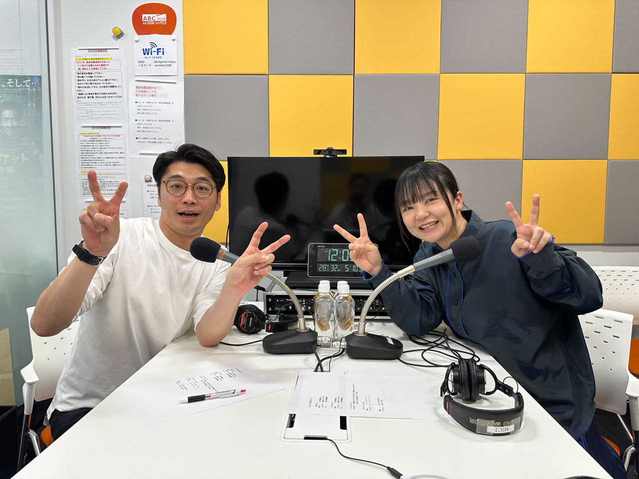 さや香・新山（左）と蛙亭イワクラ（右）。(c)ABCラジオ