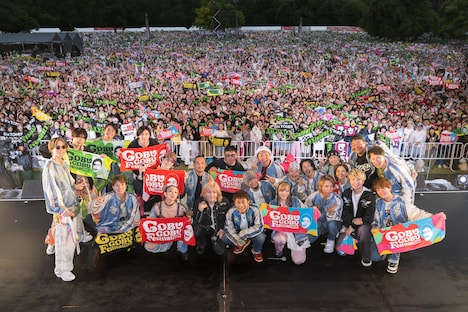 2日目の出演者、来場者との記念写真。（撮影：Purosangue/Yoshimura）