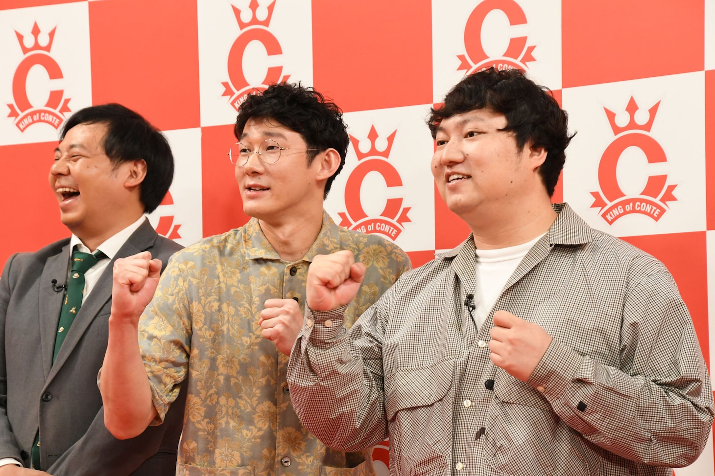 今大会へ意気込むロングコートダディ。