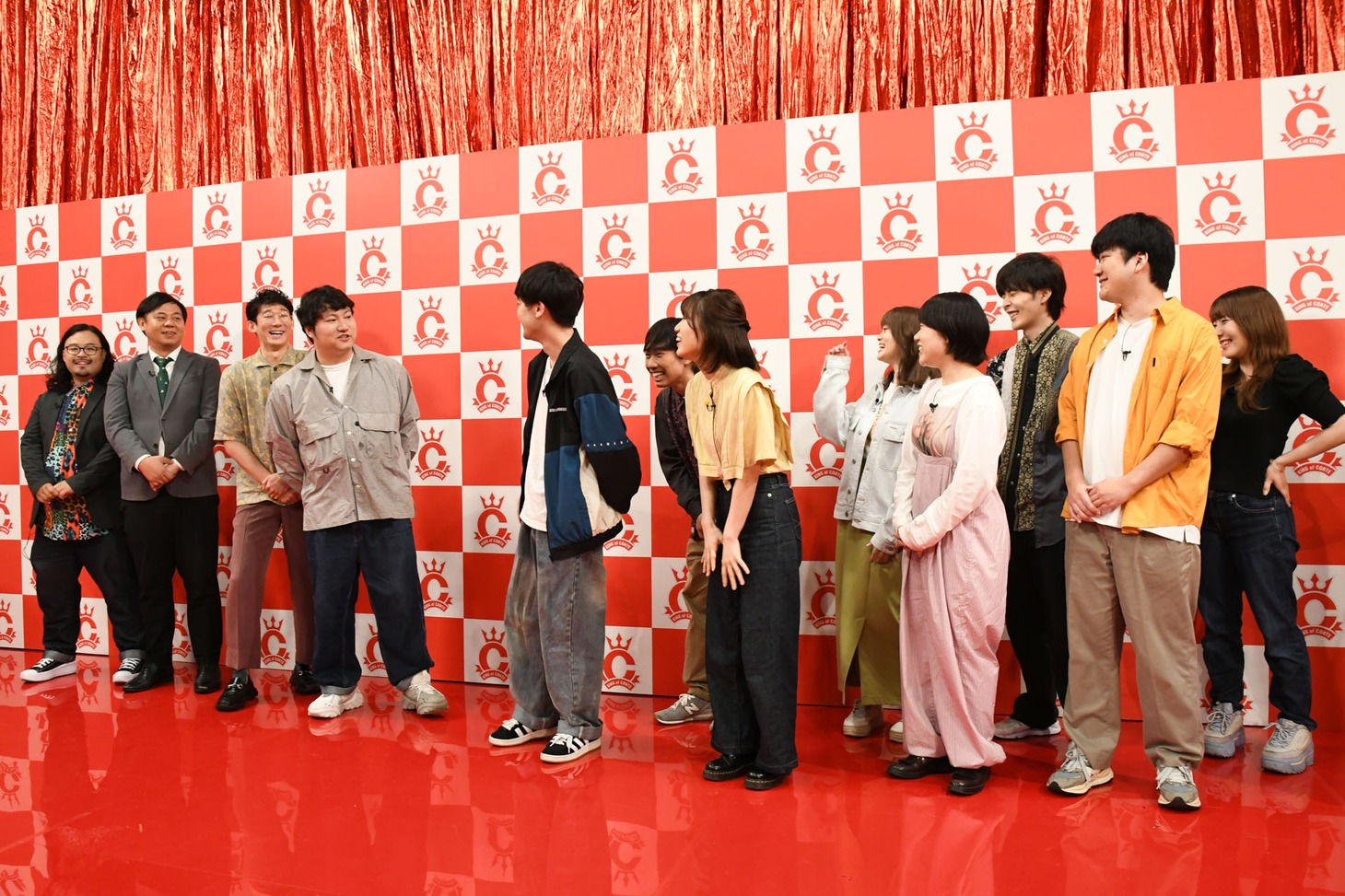会見の様子。