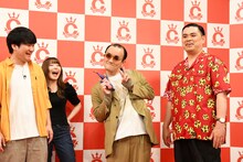 パラレルワールドから来たあべこうじこと、ななまがり森下が「パラレルワールドの高橋愛」をポケットから取り出して披露する場面。