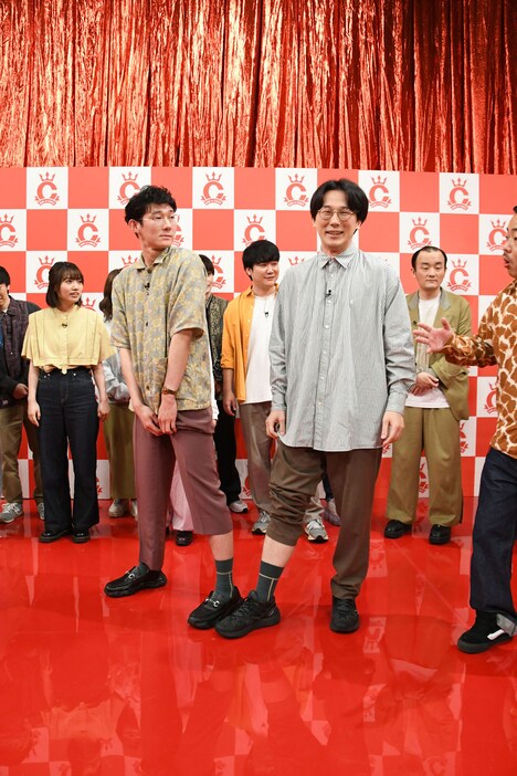 もともと顔が似ていると言われてるうえ、この会見に偶然同じ靴下を履いてきたロングコートダディ堂前とザ・マミィ林田。