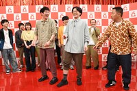 ロングコートダディ堂前と相方・林田が偶然同じ靴下を履いてきたと指摘する、ザ・マミィ酒井。