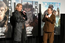 竹内力にビビり気味のサルゴリラ赤羽。