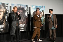 左から竹内力、サルゴリラ。