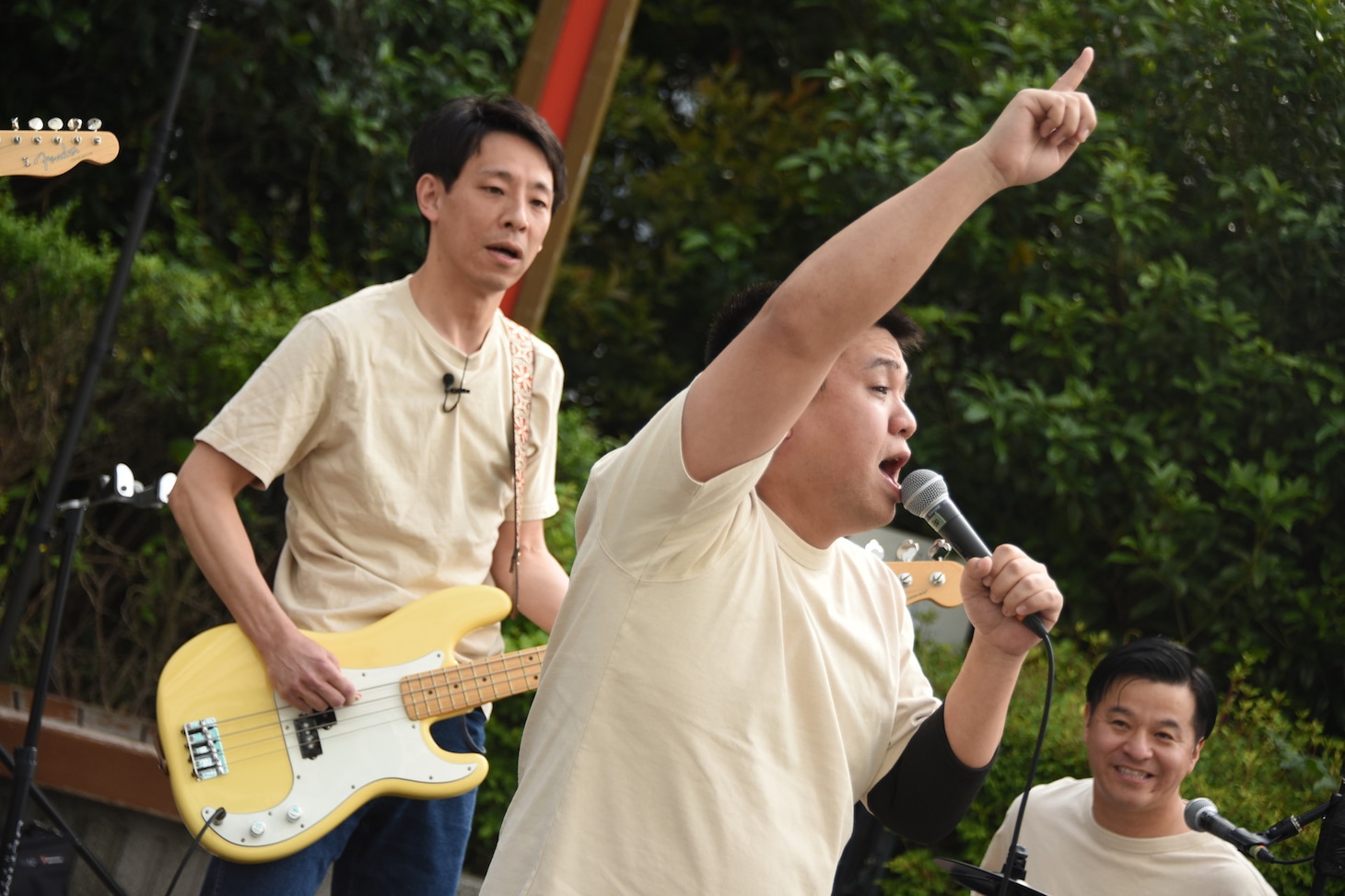 アイボリーズのゲリラライブの様子。