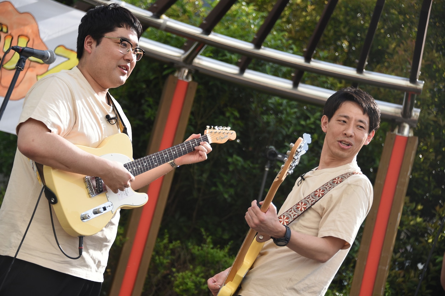 アイボリーズのゲリラライブの様子。