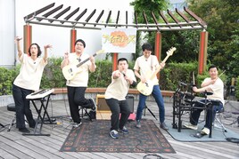 大宮セブンバンド・アイボリーズの浦和駅前ゲリラライブ盛況！大宮では許可が下りなかった