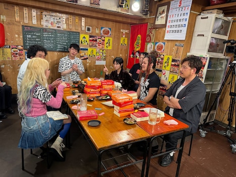 「川島明の辞書で呑む」の収録の様子。(c)テレビ東京