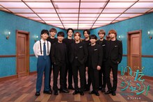 Hey! Say! JUMPとアシスタントを務めるダウ90000蓮見翔（左端）。(c)フジテレビ