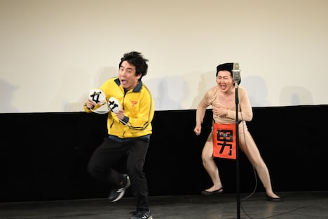2022年開催のグレープカンパニーのライブ「ザ・葡萄王~笑いを収穫せよ~」では衣装の大事な部分がランジャタイ国崎に奪い取られる一幕があった。