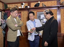 ダイアンとMr.マリック。(c)ABCテレビ