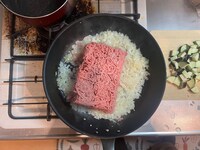 ひき肉を加えて炒める。