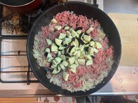 多少色が入ったところでナスを加える。