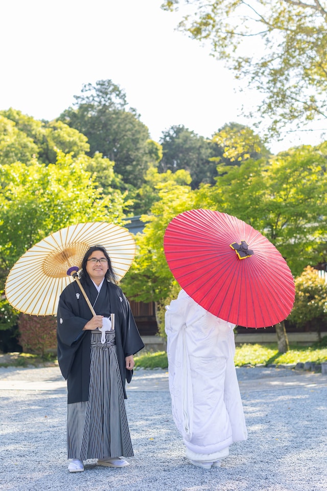 結婚したロッチ中岡（左）。