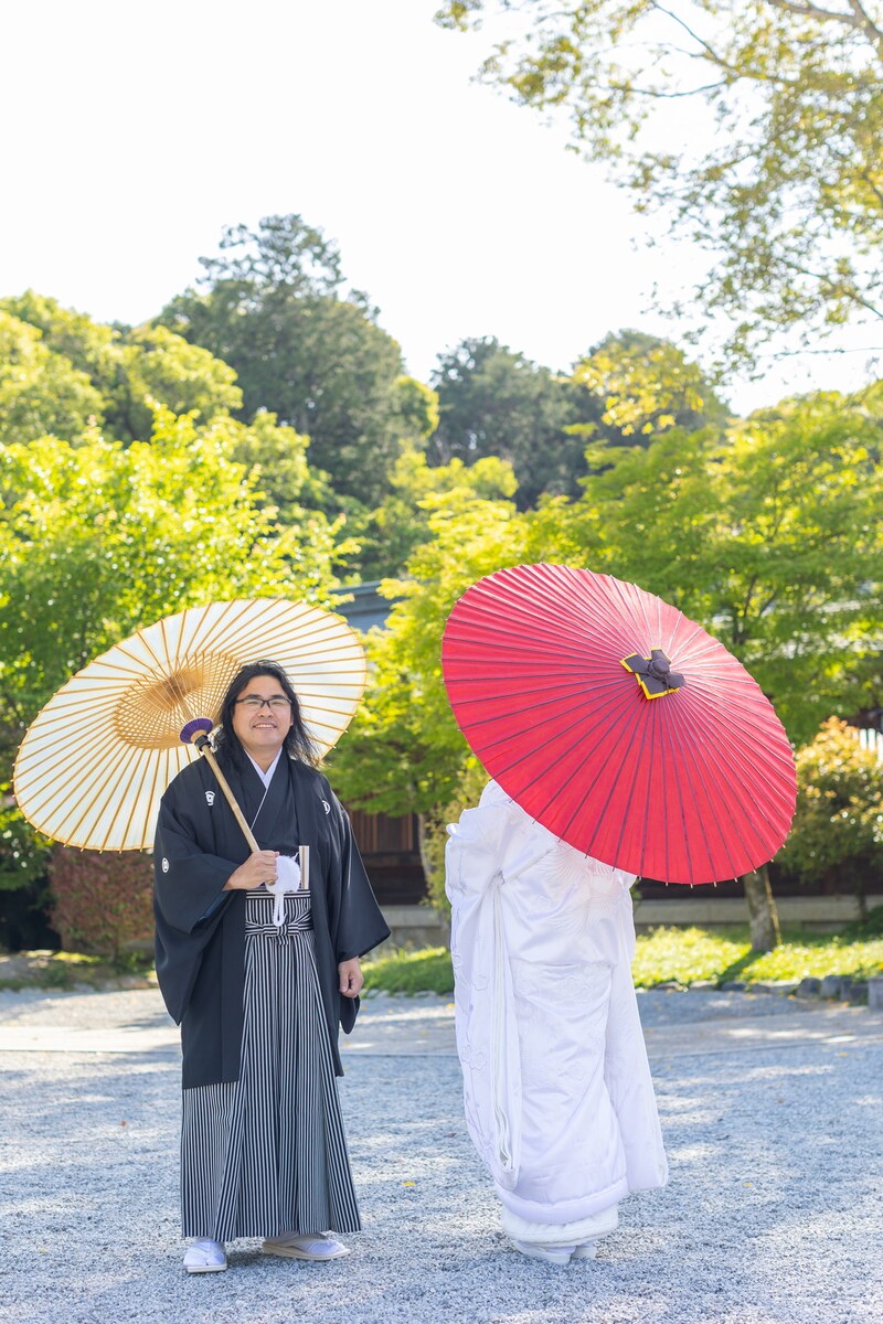結婚したロッチ中岡(左)。
