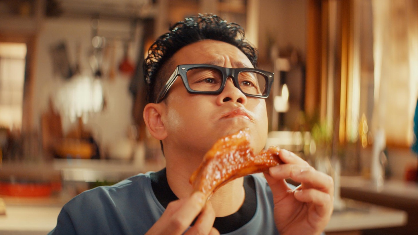 「サッポロ生ビール ナナマル」新CM「たべてマル。のんでマル。」編より。