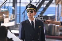 CM撮影に臨む東京03飯塚。