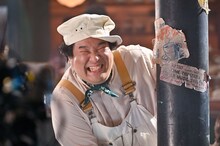 CM撮影に臨む岡崎体育。