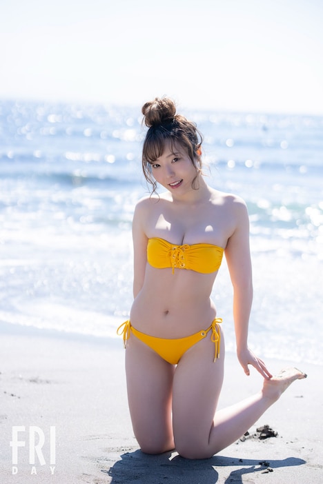 「FRIDAY」6月7・14日合併号（講談社）より、ダウ90000の吉原怜那。