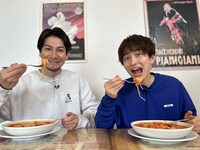 左から、JOY、石山順征。(c)RSK