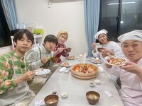 左から、中丸雄一、バカリズム、メイプル超合金カズレーザー、大久保佳代子、いとうあさこ。(C)テレビ朝日