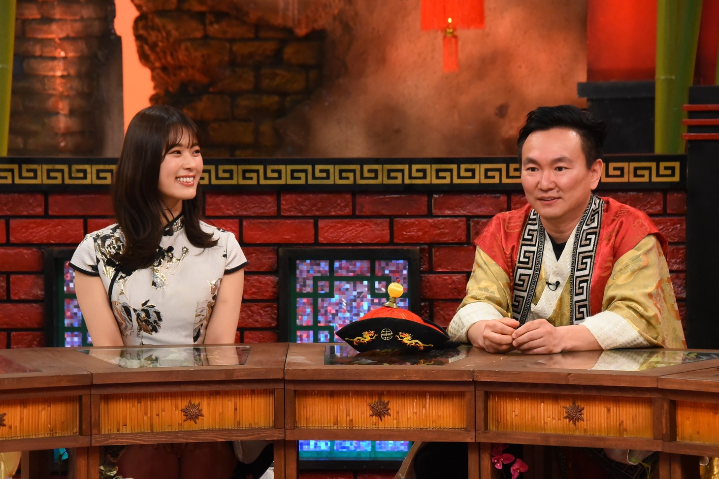左から渋谷凪咲、かまいたち山内。(c)関西テレビ