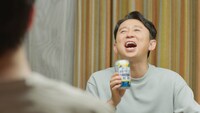 新CM「いつものおかずに！甘くない檸檬堂」編のワンシーン。