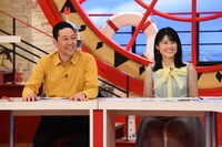 左から東野幸治、中島めぐみアナウンサー。(c)関西テレビ