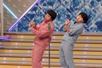 決勝でネタを披露するフースーヤ。(c)NHK