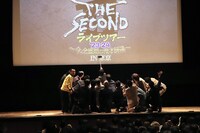 エンディングでマシンガンズ滝沢が自撮り棒で集合写真を撮影したワンシーン。