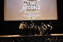 エンディングでマシンガンズ滝沢が自撮り棒で集合写真を撮影したワンシーン。