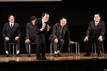 ファンからのリクエストに応えて「明日使える自己紹介」を披露する、ななまがり森下。