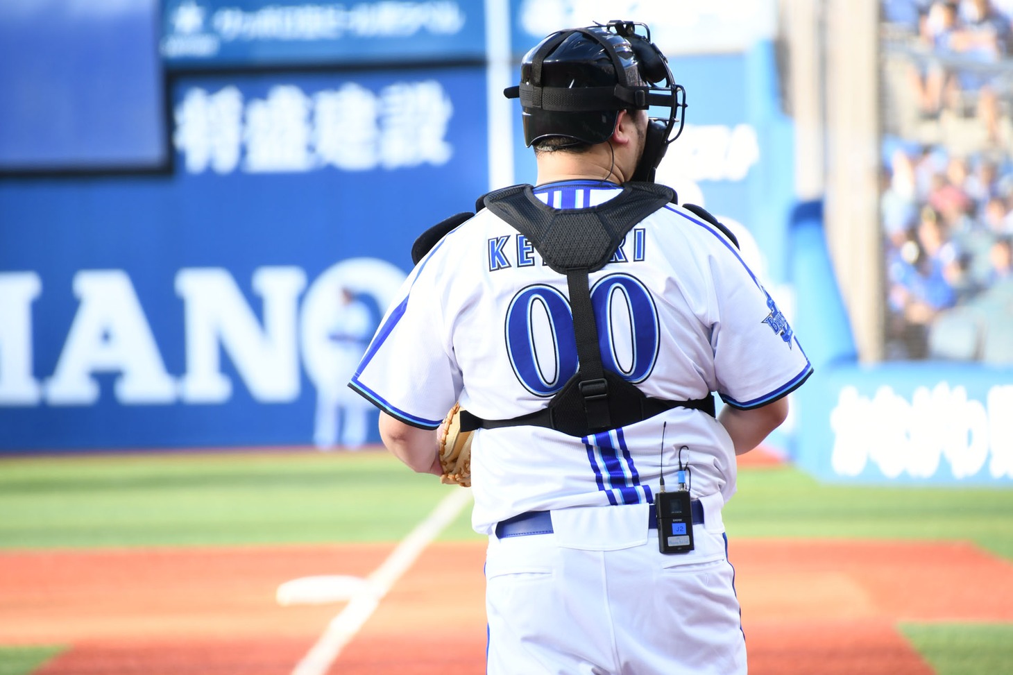 頼もしい令和ロマン・ケムリの背中。