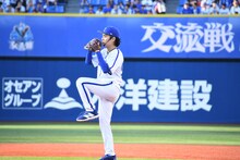 構える令和ロマンくるま。