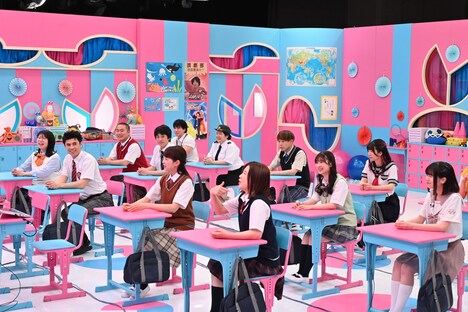 教室の様子。(c)フジテレビ