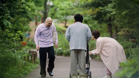 ザ・プレミアム・モルツのWeb CM「はじめての父の日」編のワンシーン。