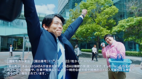 ネルノダWebCM「睡眠の精」編より。